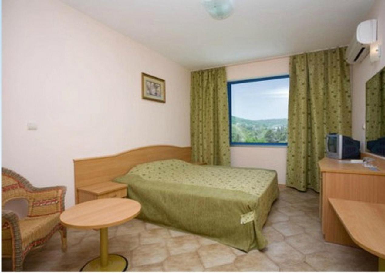 Hotel Iceberg Balchik Chambre photo